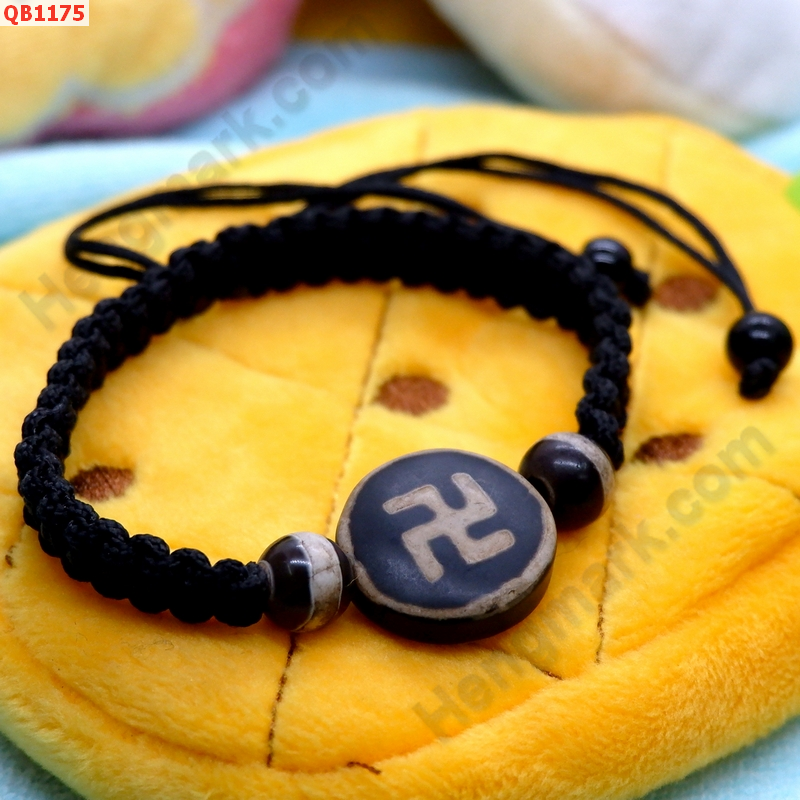 QB1175 สร้อยข้อมือDZI สวัสดิกะ เชือกถัก ราคา 239 บาท http://hengmark.com/view_product/QB1175.htm