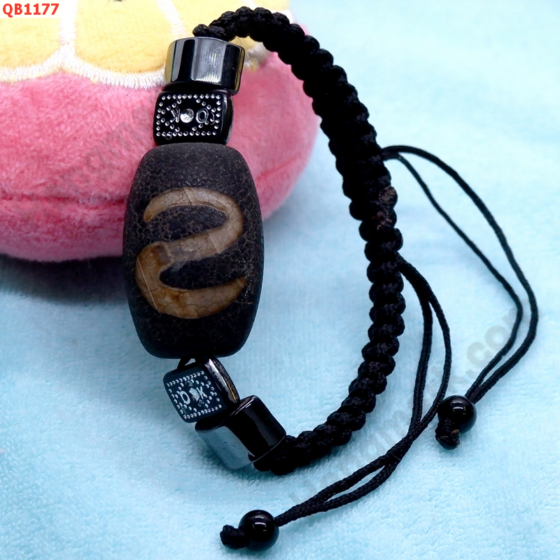 QB1177 สร้อยข้อมือDZI ตะขอ เชือกถัก ราคา 349 บาท http://hengmark.com/view_product/QB1177.htm