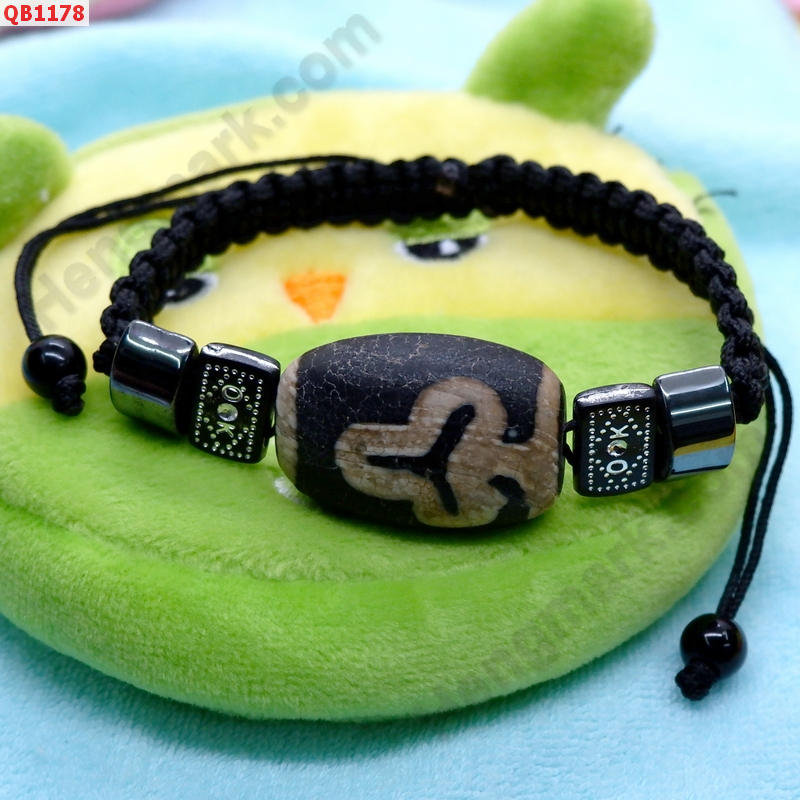 QB1178 สร้อยข้อมือDZI ต้นโพธิ์ เชือกถัก ราคา 349 บาท http://hengmark.com/view_product/QB1178.htm