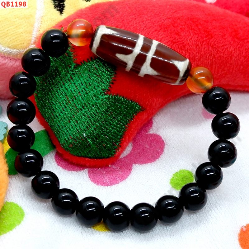 QB1198 สร้อยข้อมือ DZI ลายเขี้ยวเสือคู่ ราคา 299 บาท http://hengmark.com/view_product/QB1198.htm