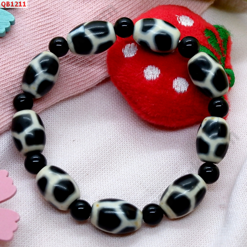 QB1211 สร้อยข้อมือ DZI ลายกระดองเต่า 9 เม็ด ราคา 939 บาท http://hengmark.com/view_product/QB1211.htm