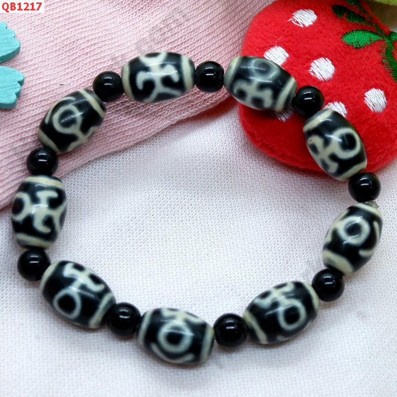 QB1217 สร้อยข้อมือ DZI ลายผู้สูงศักดิ์ 9 เม็ด ราคา 939 บาท http://hengmark.com/view_product/QB1217.htm