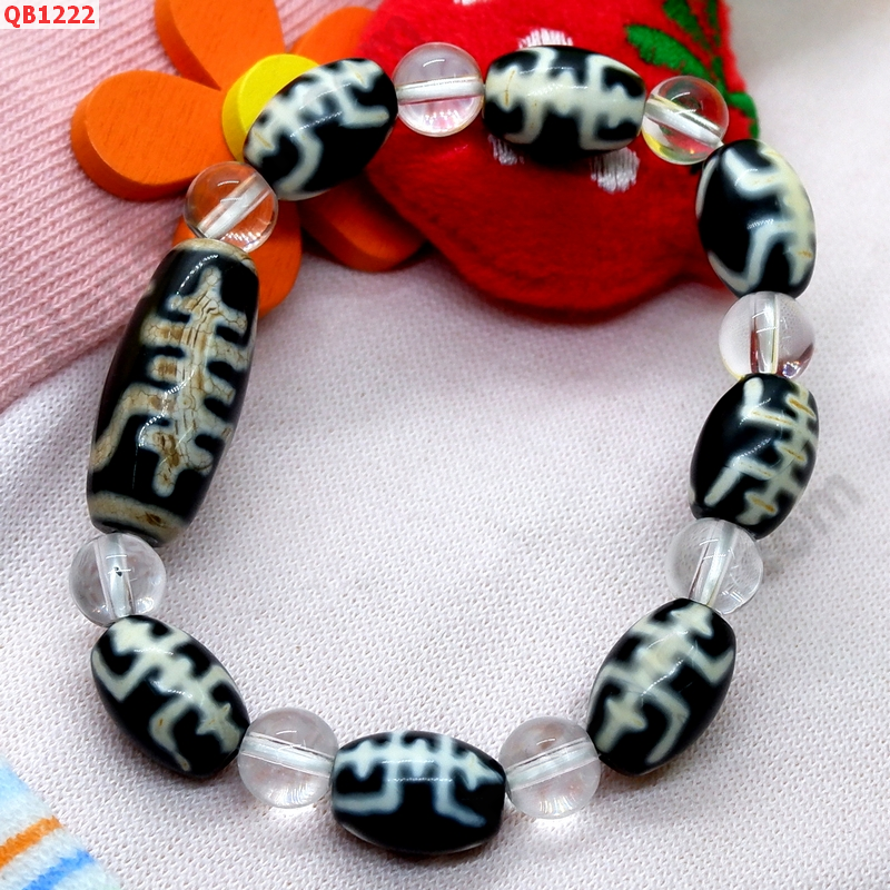 QB1222 สร้อยข้อมือ DZI ลายอายุยืน 8 เม็ด ราคา 949 บาท http://hengmark.com/view_product/QB1222.htm