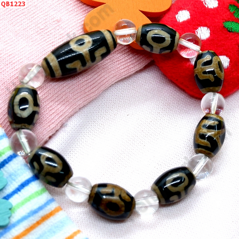 QB1223 สร้อยข้อมือ DZI ผู้สูงศักดิ์ 8 เม็ด ราคา 799 บาท http://hengmark.com/view_product/QB1223.htm