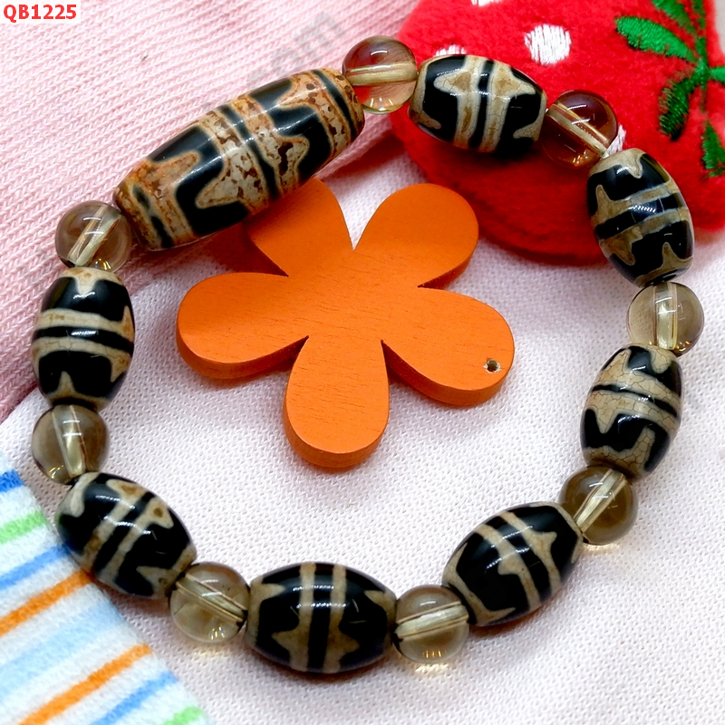 QB1225 สร้อยข้อมือ DZI เขี้ยวเสือคู่ 8 เม็ด ราคา 799 บาท http://hengmark.com/view_product/QB1225.htm