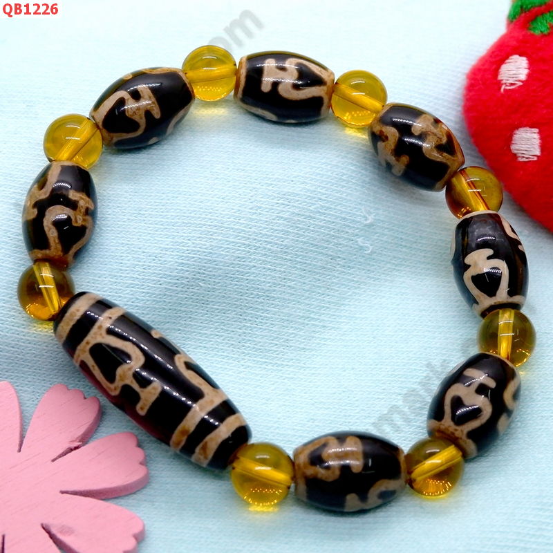 QB1226 สร้อยข้อมือ DZI ลายแก้ววิเศษ8 เม็ด ราคา 799 บาท http://hengmark.com/view_product/QB1226.htm
