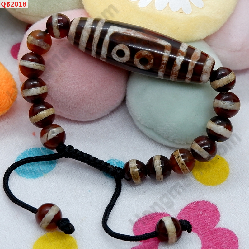 QB2018 สร้อยข้อมือหินทิเบตDZI 5 ตาและหมอยา ราคา 599 บาท http://hengmark.com/view_product/QB2018.htm