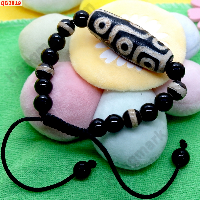 QB2019 สร้อยข้อมือหินDZI 9 ตาและหมอยา ราคา 499 บาท http://hengmark.com/view_product/QB2019.htm