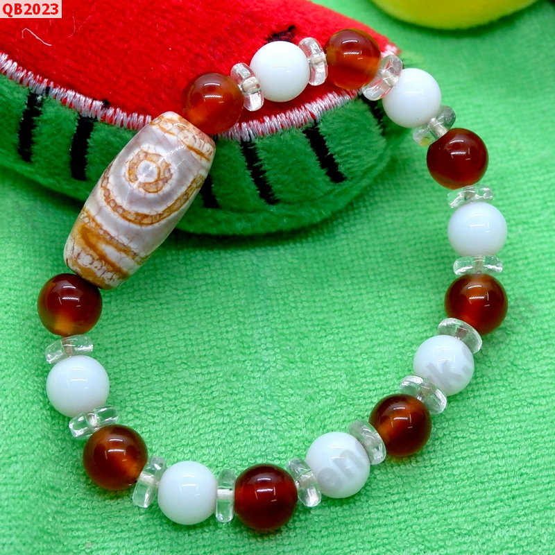 QB2023 สร้อยข้อมือหินDZI 2 ตา ราคา 299 บาท http://hengmark.com/view_product/QB2023.htm