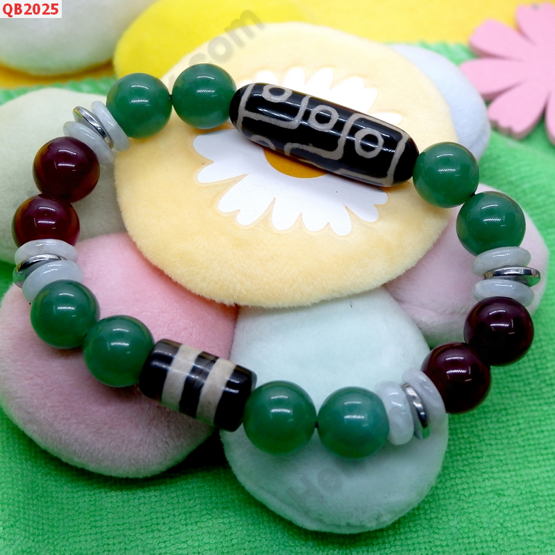 QB2025 สร้อยข้อมือหินDZI 9 ตา และ 2 เส้น ราคา 499 บาท http://hengmark.com/view_product/QB2025.htm