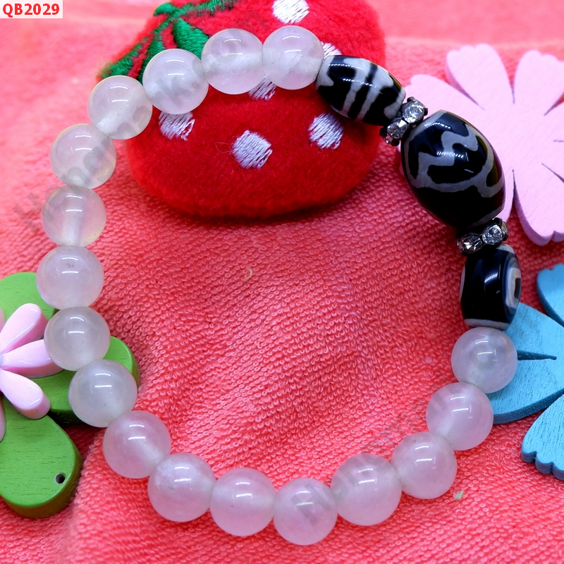 QB2029 สร้อยข้อมือหินDZI  ดอกบัว 1 ตา และเขี้ยวเสือคู่ ราคา 469 บาท http://hengmark.com/view_product/QB2029.htm