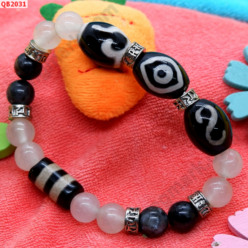 QB2031 สร้อยข้อมือหินDZI  ตามังกร ตะขอ หรูยี่และ 2 เส้น ราคา 599 บาท http://hengmark.com/view_product/QB2031.htm