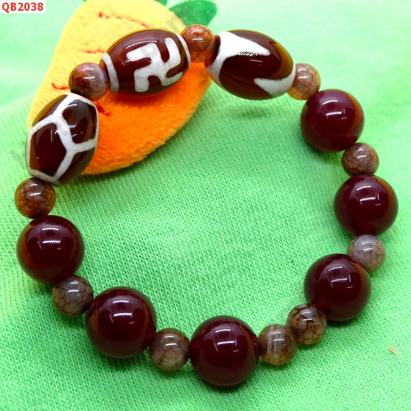 QB2038 สร้อยข้อมือหินDZI  สวัสดิกะ เขี้ยวเสือและ กระดองเต่า ราคา 539 บาท http://hengmark.com/view_product/QB2038.htm