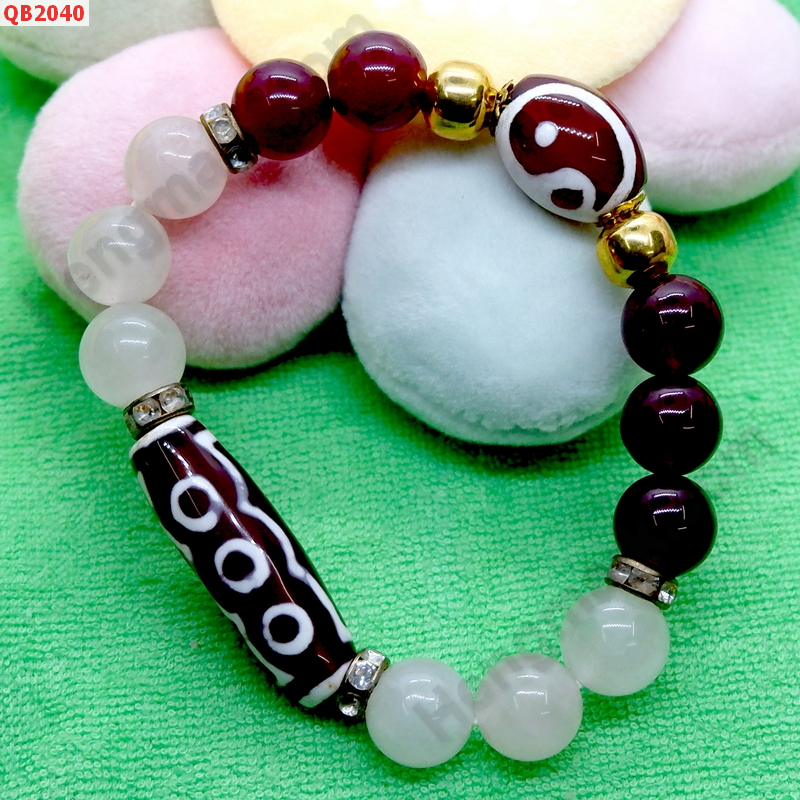 QB2040 สร้อยข้อมือหินDZI  5 ตา และ หยินหยาง ราคา 559 บาท http://hengmark.com/view_product/QB2040.htm