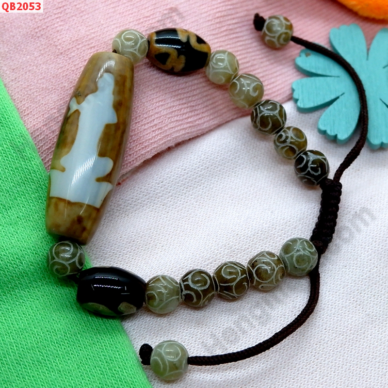 QB2053 สร้อยข้อมือหินDZIเจ้าแม่กวนอิม แก้ววิเศษ ตะขอ ราคา 649 บาท http://hengmark.com/view_product/QB2053.htm