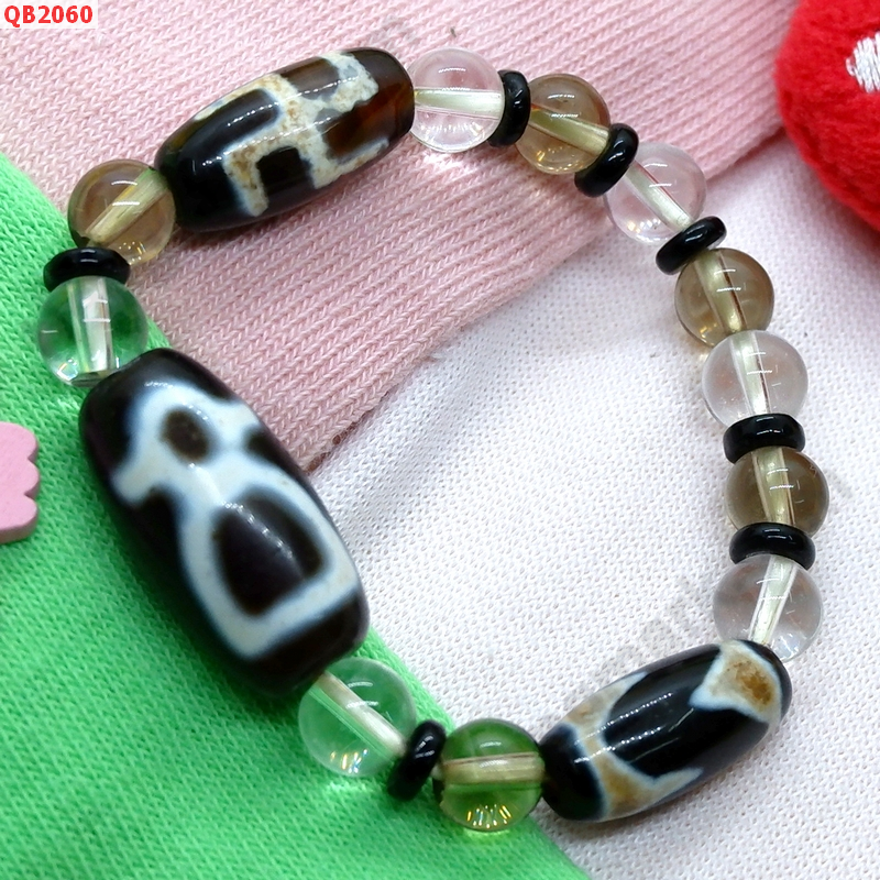 QB2060 สร้อยข้อมือหินDZI ไฉ่ซิงเอี๊ย สวัสดิกะ+เขี้ยวเสือ ราคา 969 บาท http://hengmark.com/view_product/QB2060.htm