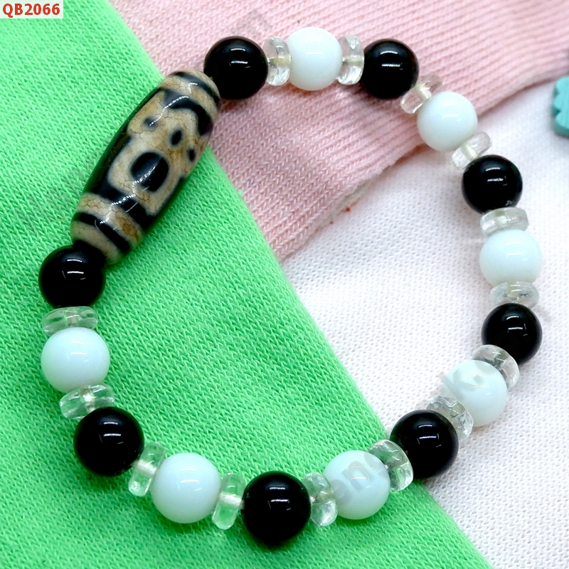 QB2066 สร้อยข้อมือหินDZI ไฉ่ซิงเอี๊ย ราคา 319 บาท http://hengmark.com/view_product/QB2066.htm