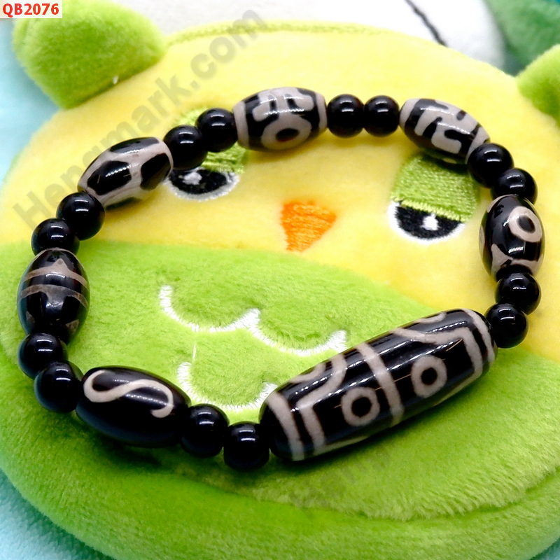 QB2076 สร้อยข้อมือหินDZI 8 ตา+ 6 เม็ด ราคา 699 บาท http://hengmark.com/view_product/QB2076.htm