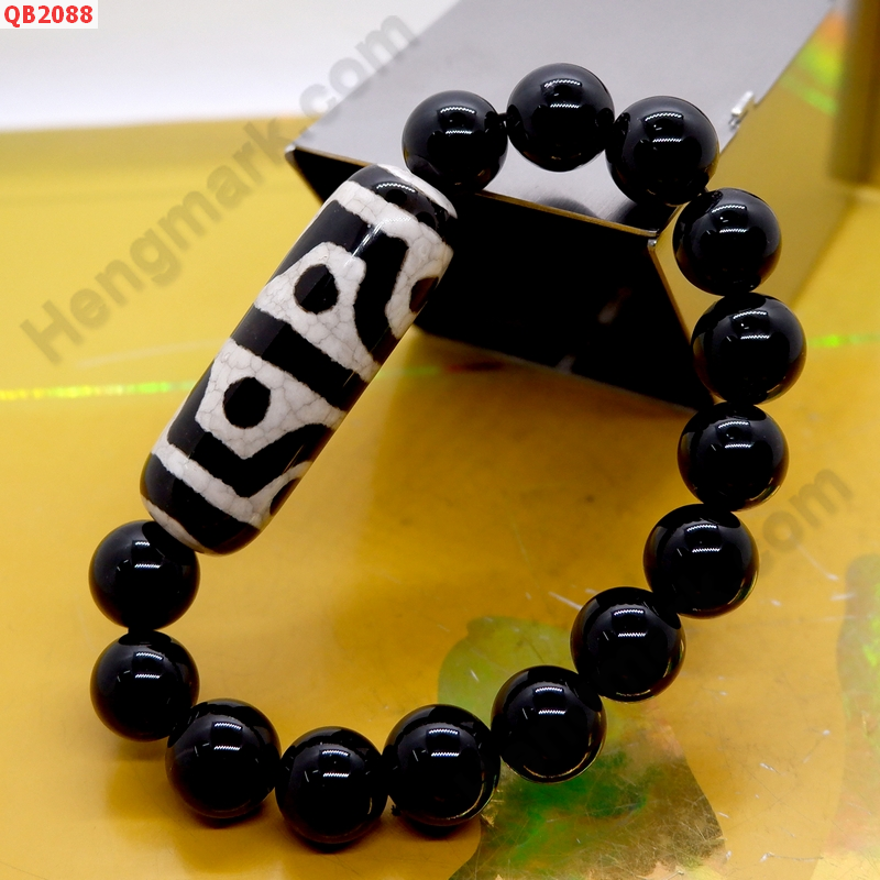 QB2088 สร้อยข้อมือหินทิเบตลายเขี้ยวเสือคู่  8 จุด ราคา 839 บาท http://hengmark.com/view_product/QB2088.htm