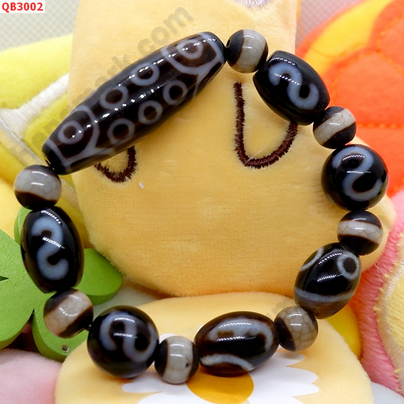 QB3002 สร้อยข้อมือหินDZI 21 ตา ตะขอ หมอยา ค้างคาว 2 ตา ราคา 2799 บาท http://hengmark.com/view_product/QB3002.htm