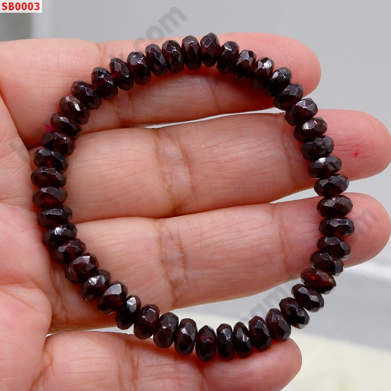 SB0003 สร้อยข้อมือโกเมน 6 มม. ราคา 399 บาท http://hengmark.com/view_product/SB0003.htm