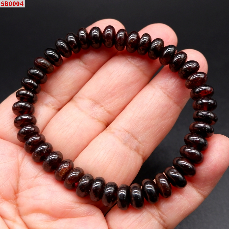 SB0004 สร้อยข้อมือโกเมน 8 มม. ราคา 399 บาท http://hengmark.com/view_product/SB0004.htm