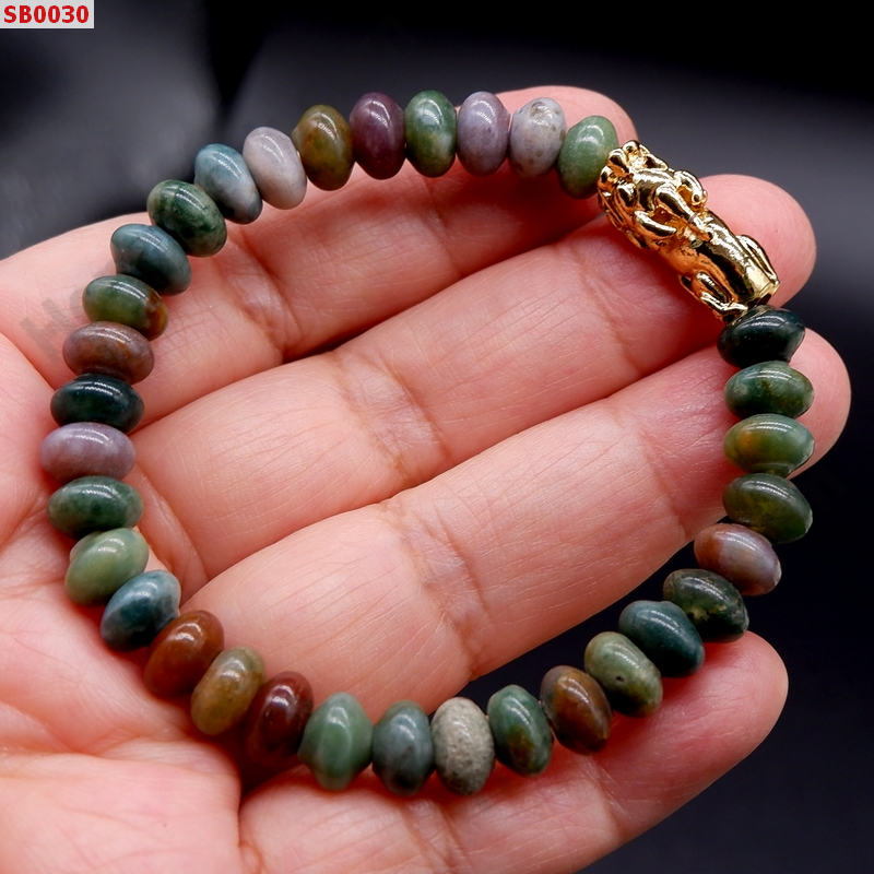 SB0030 สร้อยข้อมือหยก 5 สีเม็ดแบน+ปี่เซียะสีทอง ราคา 249 บาท http://hengmark.com/view_product/SB0030.htm