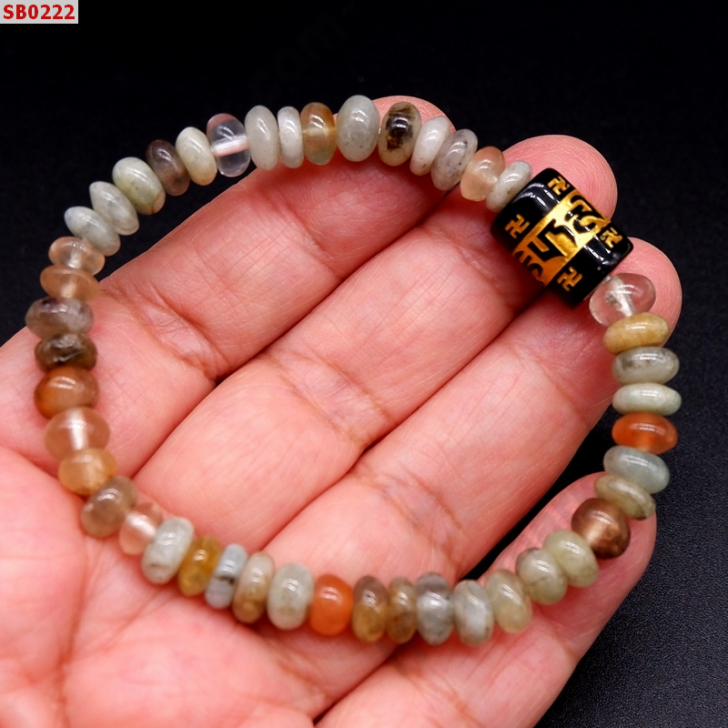 SB0222 สร้อยข้อมือหยก5สี +หินคาถาทิเบต ราคา 199 บาท http://hengmark.com/view_product/SB0222.htm